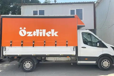 Branda kasalı kamyonetin dış görünümü · 23