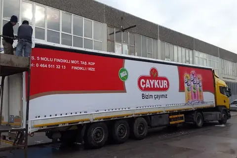 Kayar perde brandalı kamyonun dış görünümü · 53