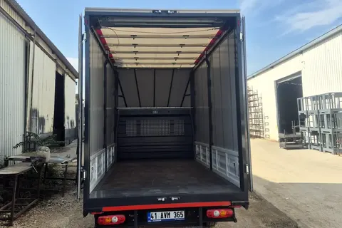 Kamyonet kasasının kapakları ve iç taşıma alanı · 1