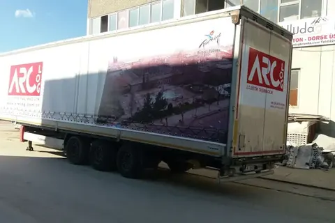 Kayar perde brandalı kamyonun dış görünümü · 114
