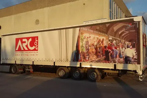 Kayar perde brandalı kamyonun dış görünümü · 55