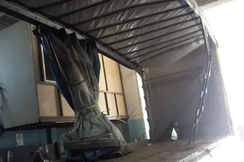 Fabrika tadilat alanındaki dorse · 3