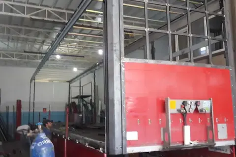 Fabrika tadilat alanındaki dorse · 4