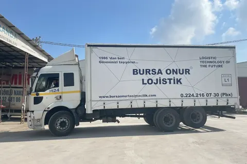 Kayar perde brandalı kamyonun dış görünümü · 22