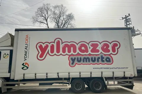 Kayar perde brandalı kamyonun dış görünümü · 26