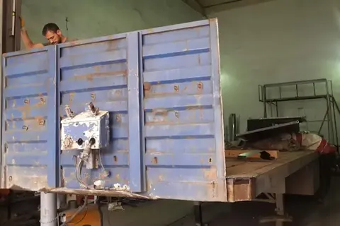 Fabrika tadilat alanındaki dorse · 9