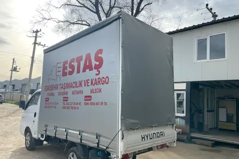 Branda kasalı kamyonetin dış görünümü · 19