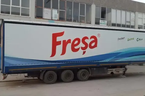 Kayar perde brandalı kamyonun dış görünümü · 68