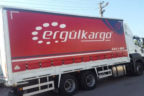 Kayar perde brandalı kamyonun dış görünümü · 43