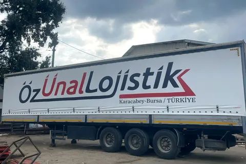 Kayar perde brandalı kamyonun dış görünümü · 15