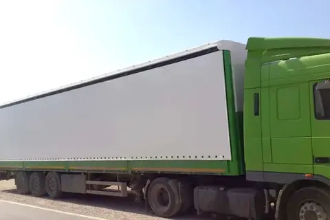 Branda kaplı dorsenin dış görünümü · 40