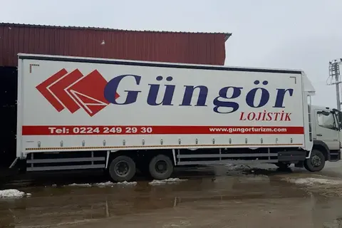 Kayar perde brandalı kamyonun dış görünümü · 91