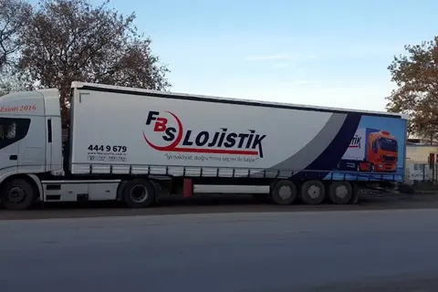 Kayar perde brandalı kamyonun dış görünümü · 42