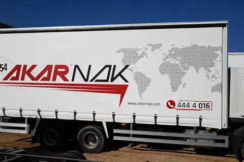 Kayar perde brandalı kamyonun dış görünümü · 107
