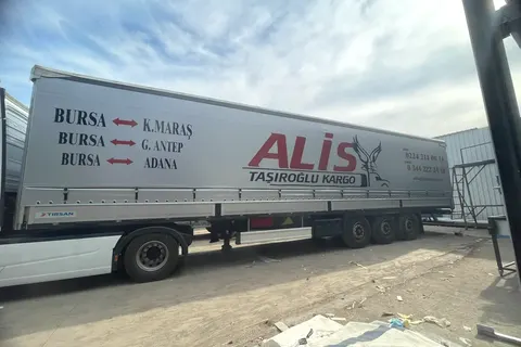 Kayar perde brandalı kamyonun dış görünümü · 14