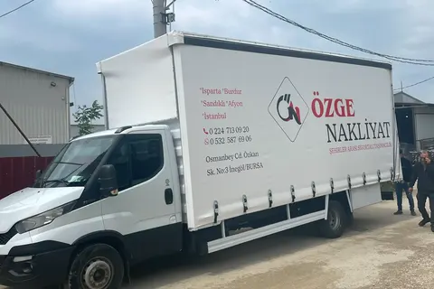 Branda kasalı kamyonetin dış görünümü · 22