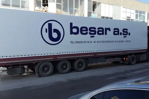 Kayar perde brandalı kamyonun dış görünümü · 36