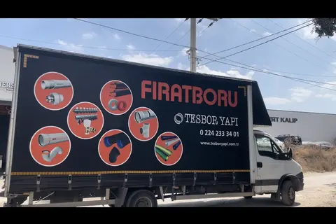 Branda kasalı kamyonetin dış görünümü · 13