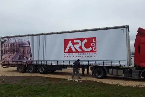 Kayar perde brandalı kamyonun dış görünümü · 50