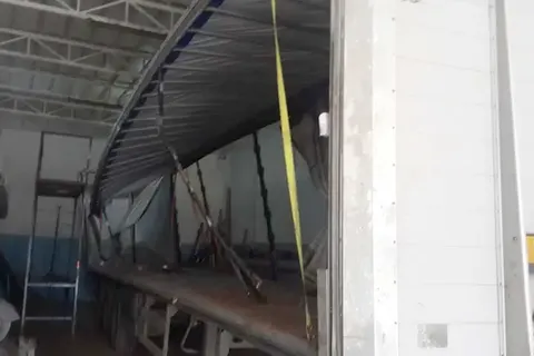 Fabrika tadilat alanındaki dorse · 2