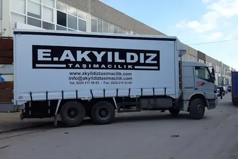 Kayar perde brandalı kamyonun dış görünümü · 38