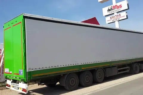 Kayar perde brandalı kamyonun dış görünümü · 73