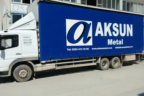 Kayar perde brandalı kamyonun dış görünümü · 64