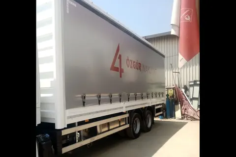 Kayar perde brandalı kamyonun dış görünümü · 19