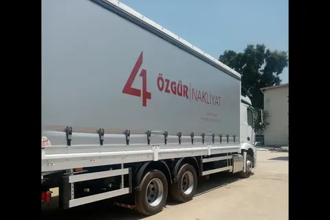 Kayar perde brandalı kamyonun dış görünümü · 18