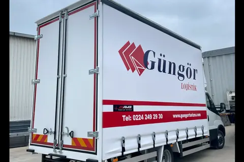 Branda kasalı kamyonetin dış görünümü · 10
