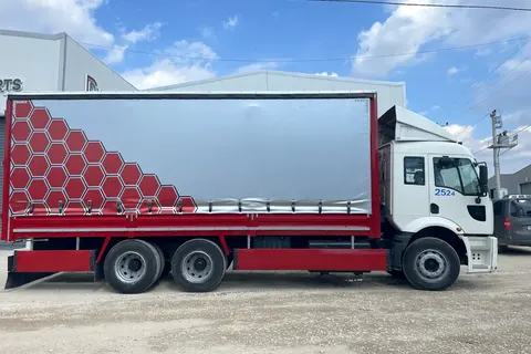 Kayar perde brandalı kamyonun dış görünümü · 17