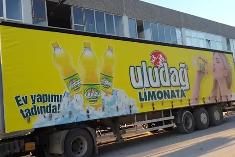 Kayar perde brandalı kamyonun dış görünümü · 83