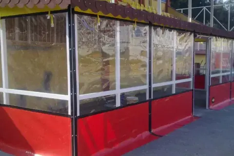 Şeffaf malzemeyle kapatılmış dış mekân · 7