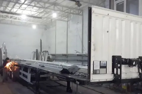 Fabrika tadilat alanındaki dorse · 15