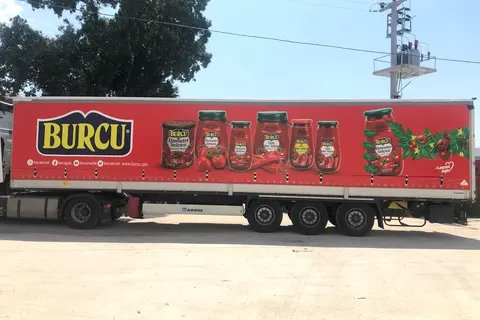 Kayar perde brandalı kamyonun dış görünümü · 11
