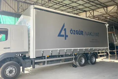 Kayar perde brandalı kamyonun dış görünümü · 16