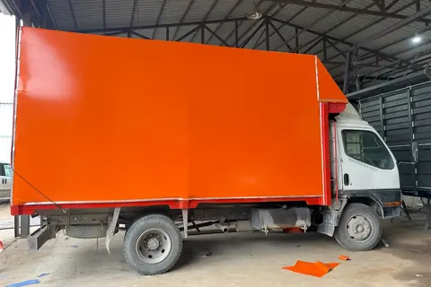 Kayar perde brandalı kamyonun dış görünümü · 19