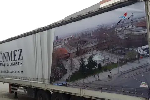 Kayar perde brandalı kamyonun dış görünümü · 76