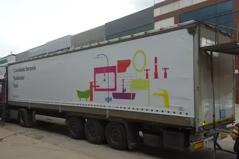 Kayar perde brandalı kamyonun dış görünümü · 48