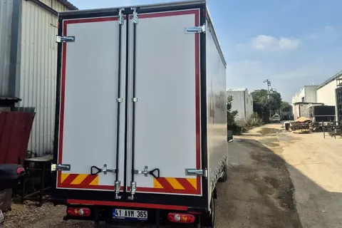 Kamyonet kasasının kapakları ve iç taşıma alanı · 4