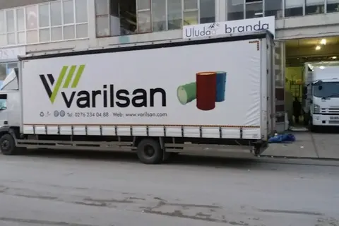 Kayar perde brandalı kamyonun dış görünümü · 56