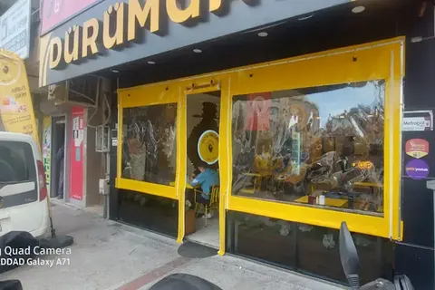 Şeffaf malzemeyle kapatılmış dış mekân · 8