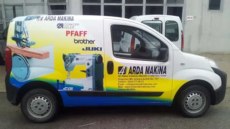 Dijital baskı ile kaplanmış ticari araç